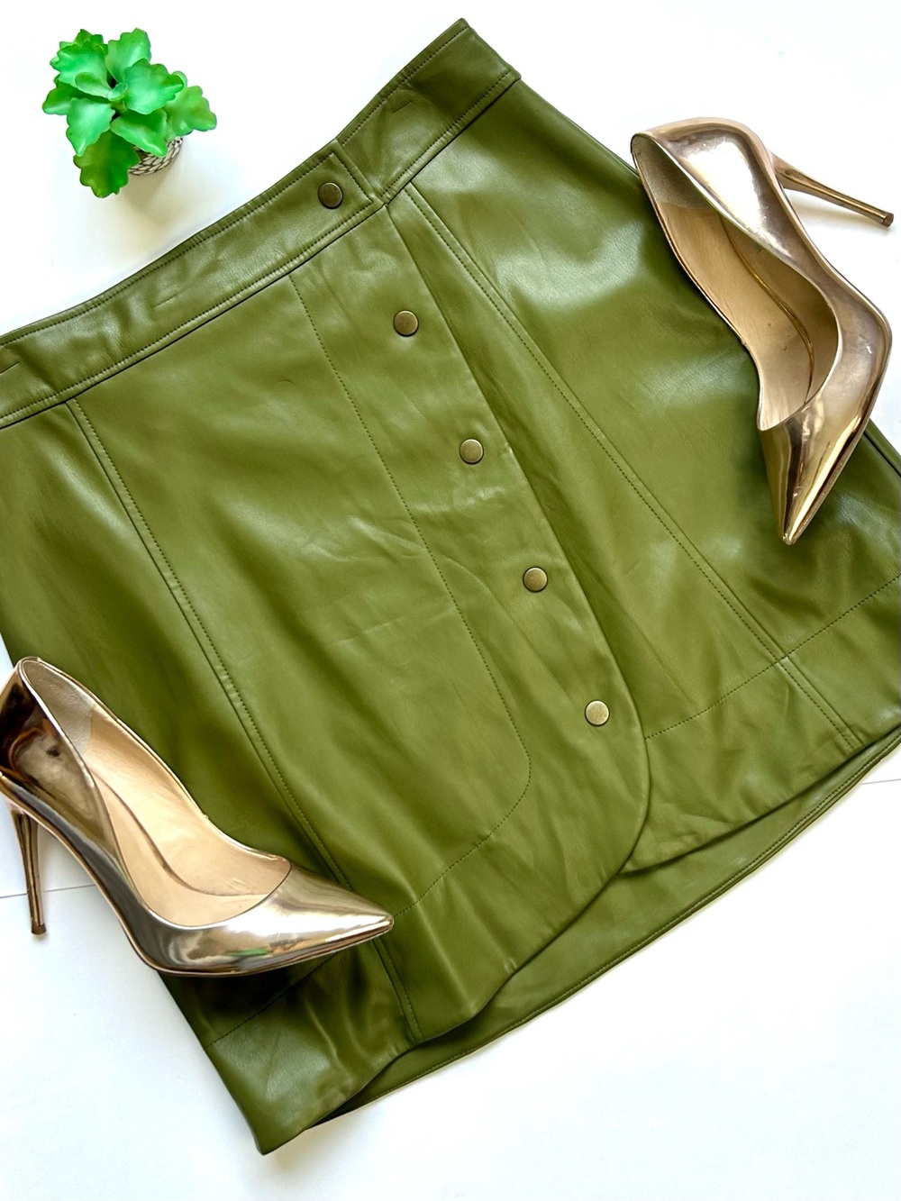 Anthropologie Tanya Green Vegan Leather Snap Front A-Line Mini Skirt Size 12